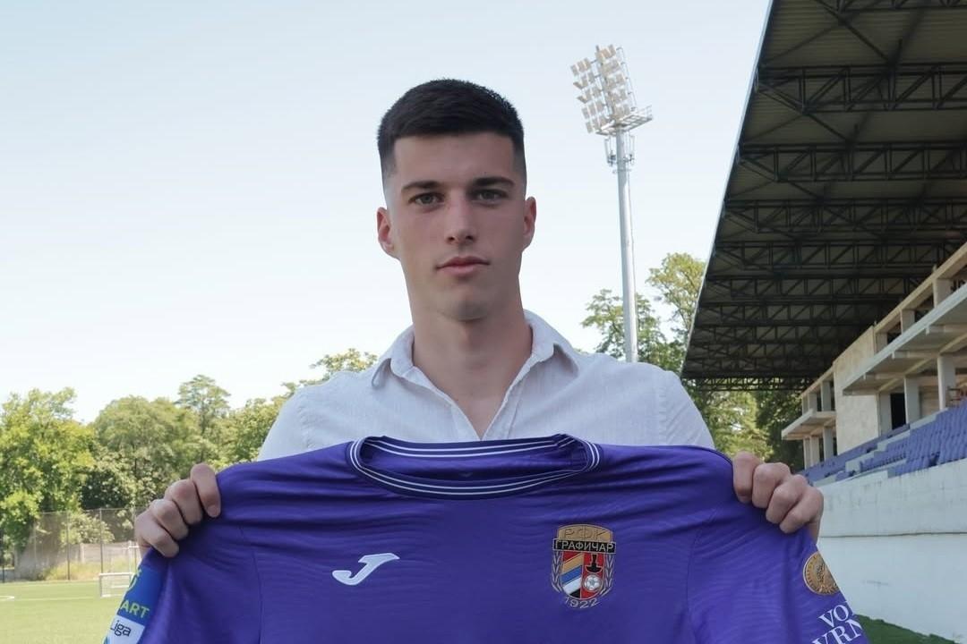 Vukotići na dve strane Beograda: Milan lider Partizana, Balša stasava iza južne tribine Zvezdinog stadiona (VIDEO)