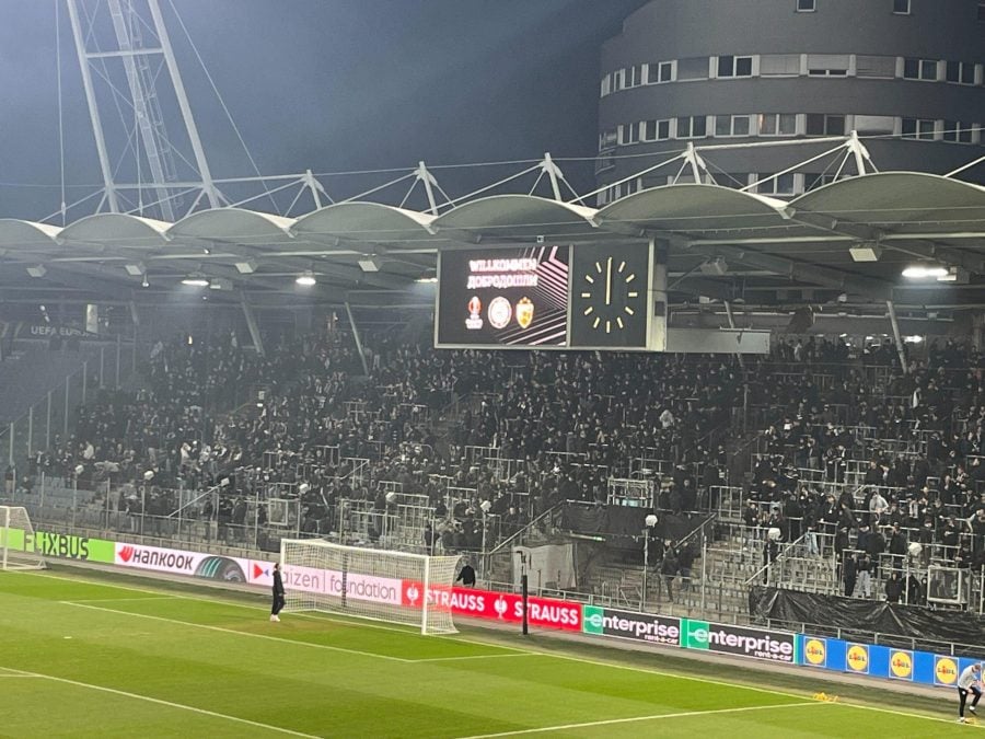 Navijači Zvezde i Šturma se „zagrevaju“ za utakmicu (VIDEO)