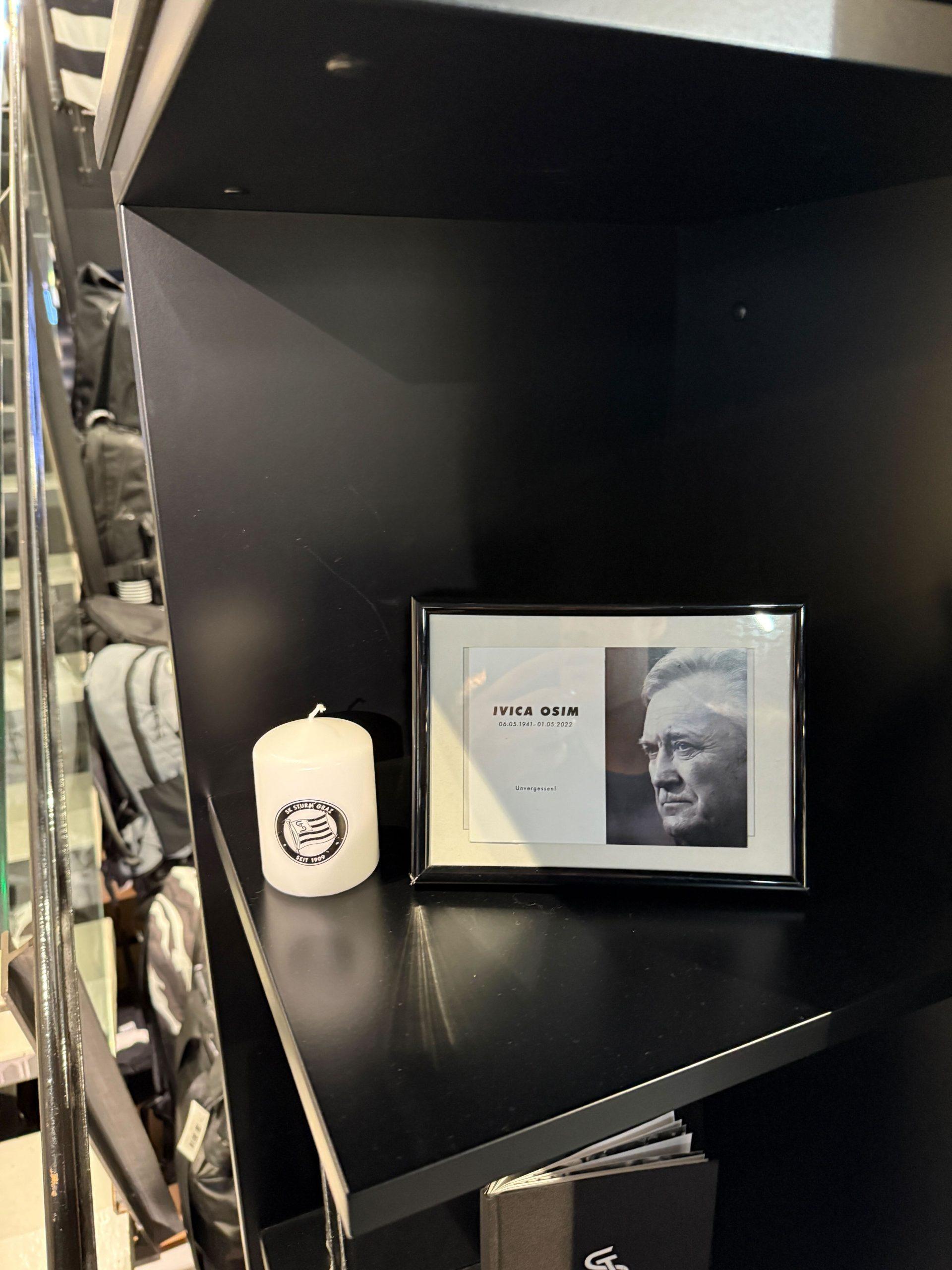 Plaketa Ivice Osima (Foto: MaxBet Sport)