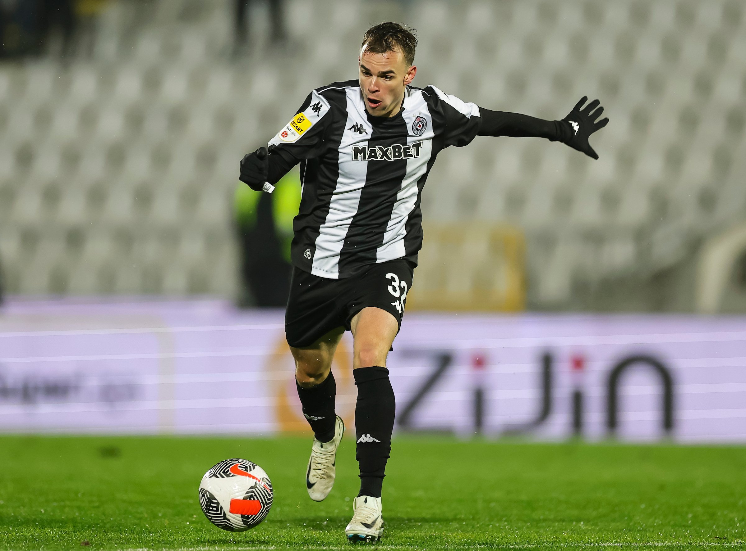 Dečko koji radi za ekipu