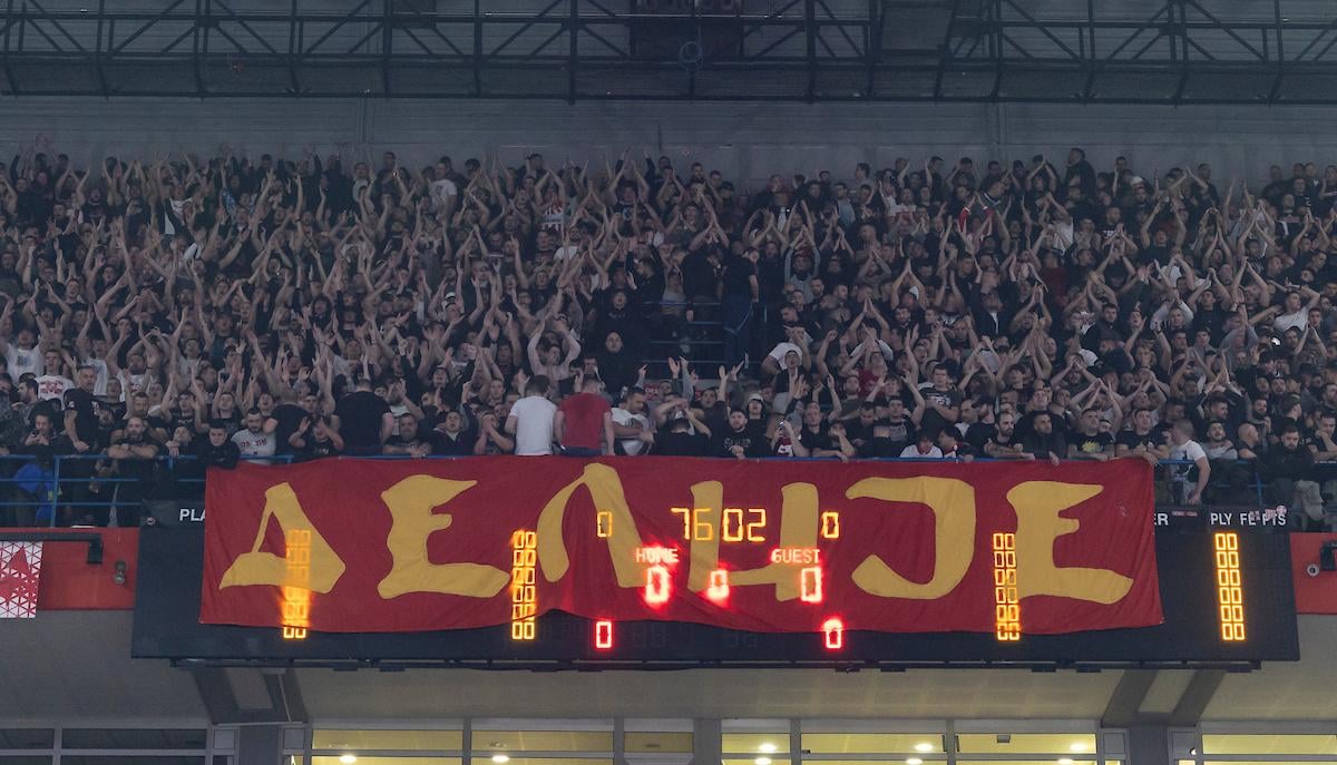 „Delije“ zapevale u Areni, „grobari“ ih dočekali zvižducima (VIDEO)