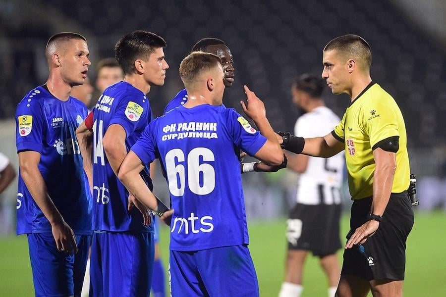 Bez golova u Surdulici, Gašić promašio zicer