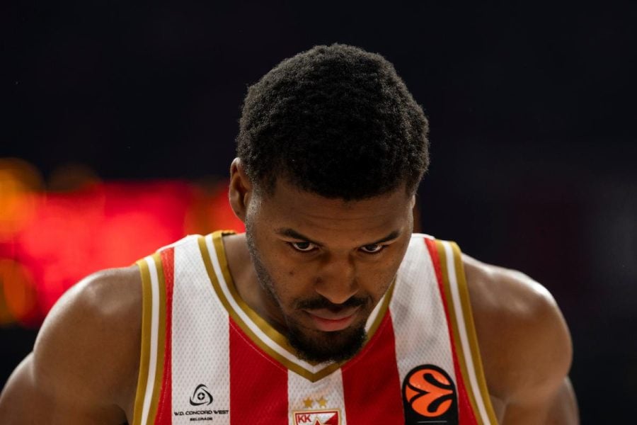 Kao kap – trojka Batlera uz zvuk sirene (VIDEO)