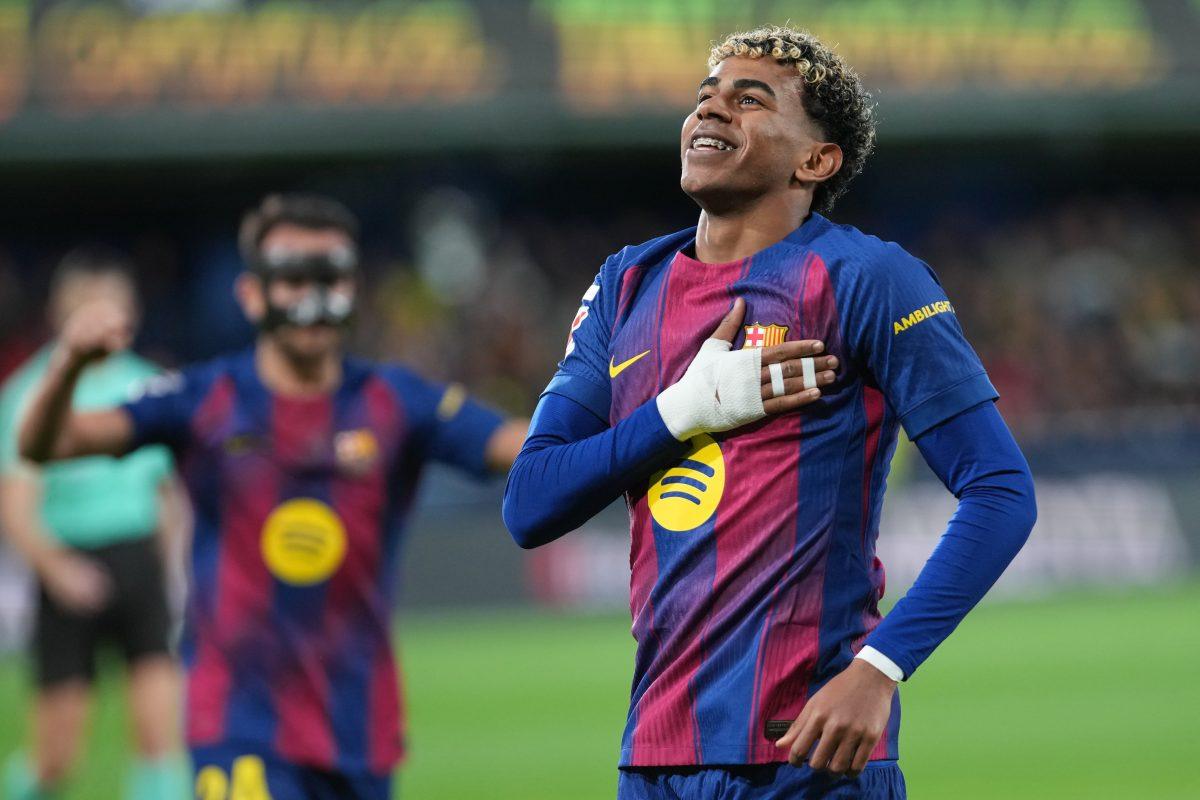 I on je u duši još dete: Jedan od najboljih igrača sveta igrao fudbal sa decom na plaži (VIDEO)