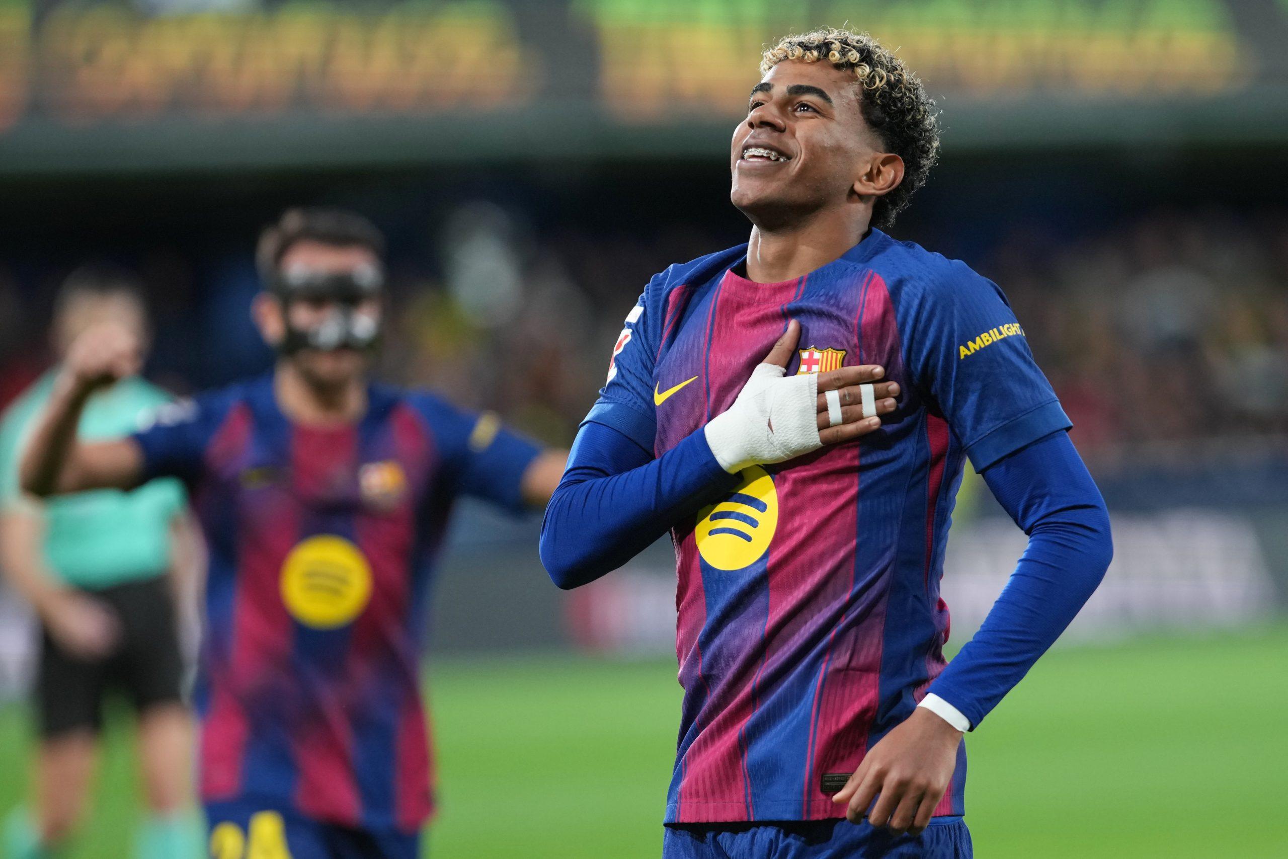 I on je u duši još dete: Jedan od najboljih igrača sveta igrao fudbal sa decom na plaži (VIDEO)