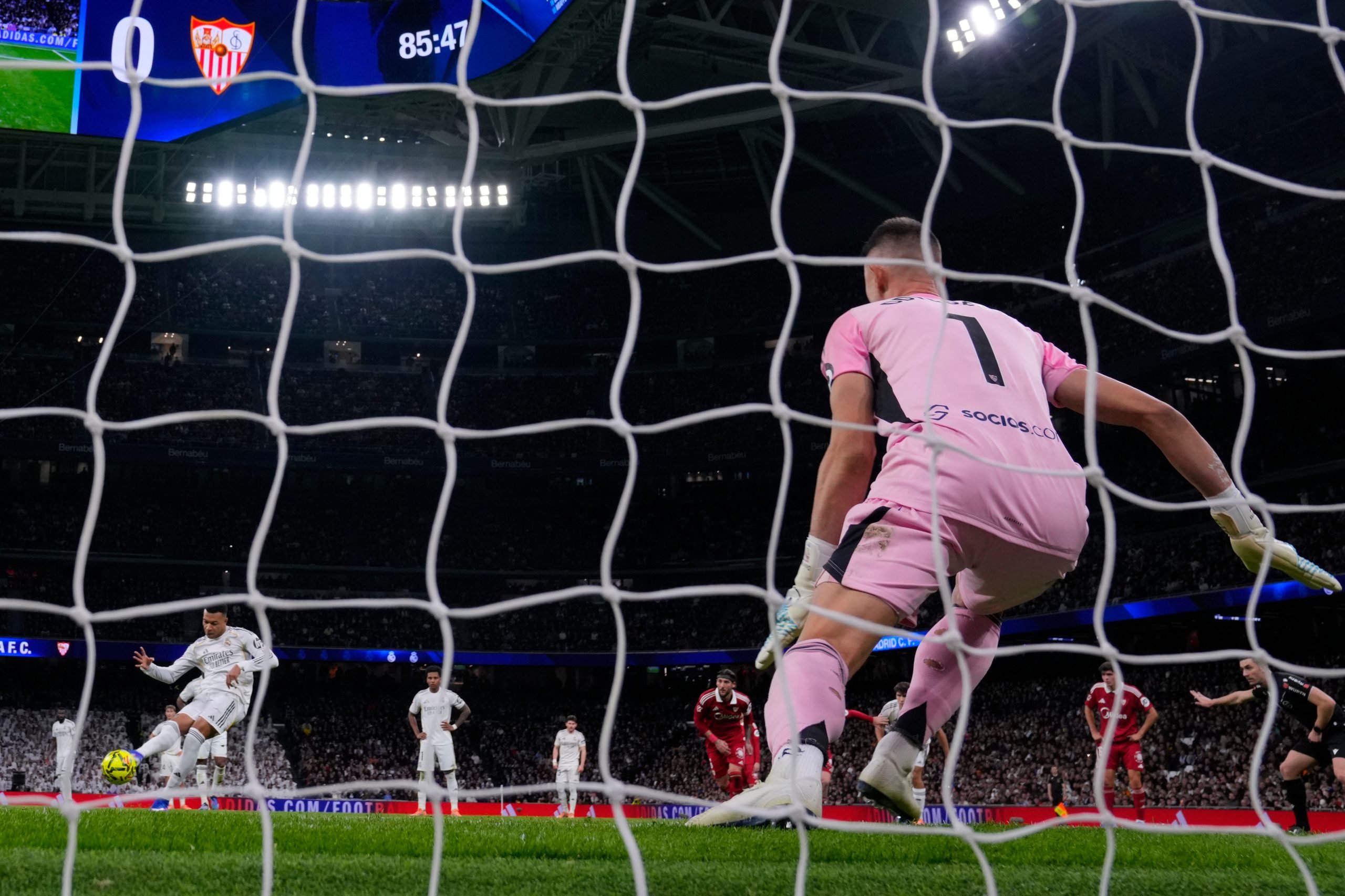 La Liga: Real se mučio, ali održao korak za Barselonom