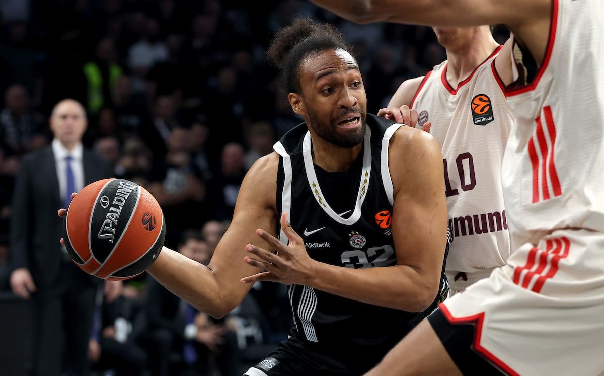 Drugi pišu: Parker na aerodromu ušao u verbalni sukob sa navijačem Partizana