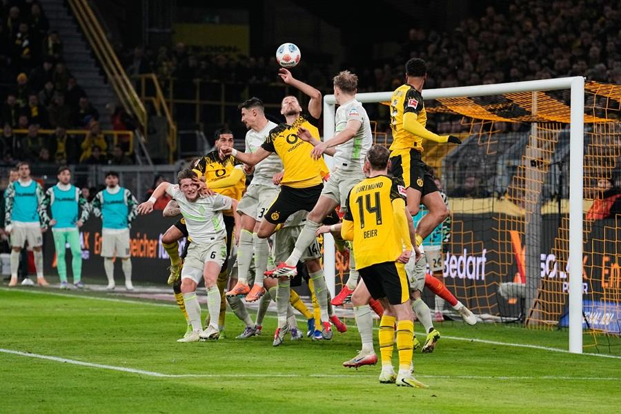 Jovan Milošević debitovao u ubedljivom porazu Verdera u Dortmundu, „Švabe“ srušile Ajntraht nakon preokreta