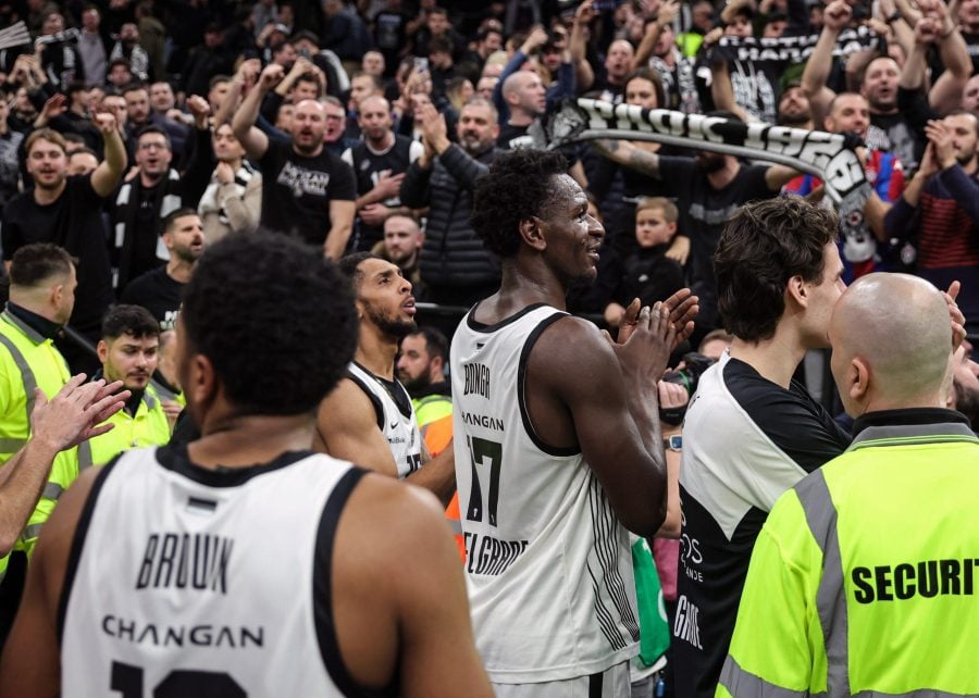 Slavlje navijača Partizana u Minhenu posle dugo čekane pobede (VIDEO)