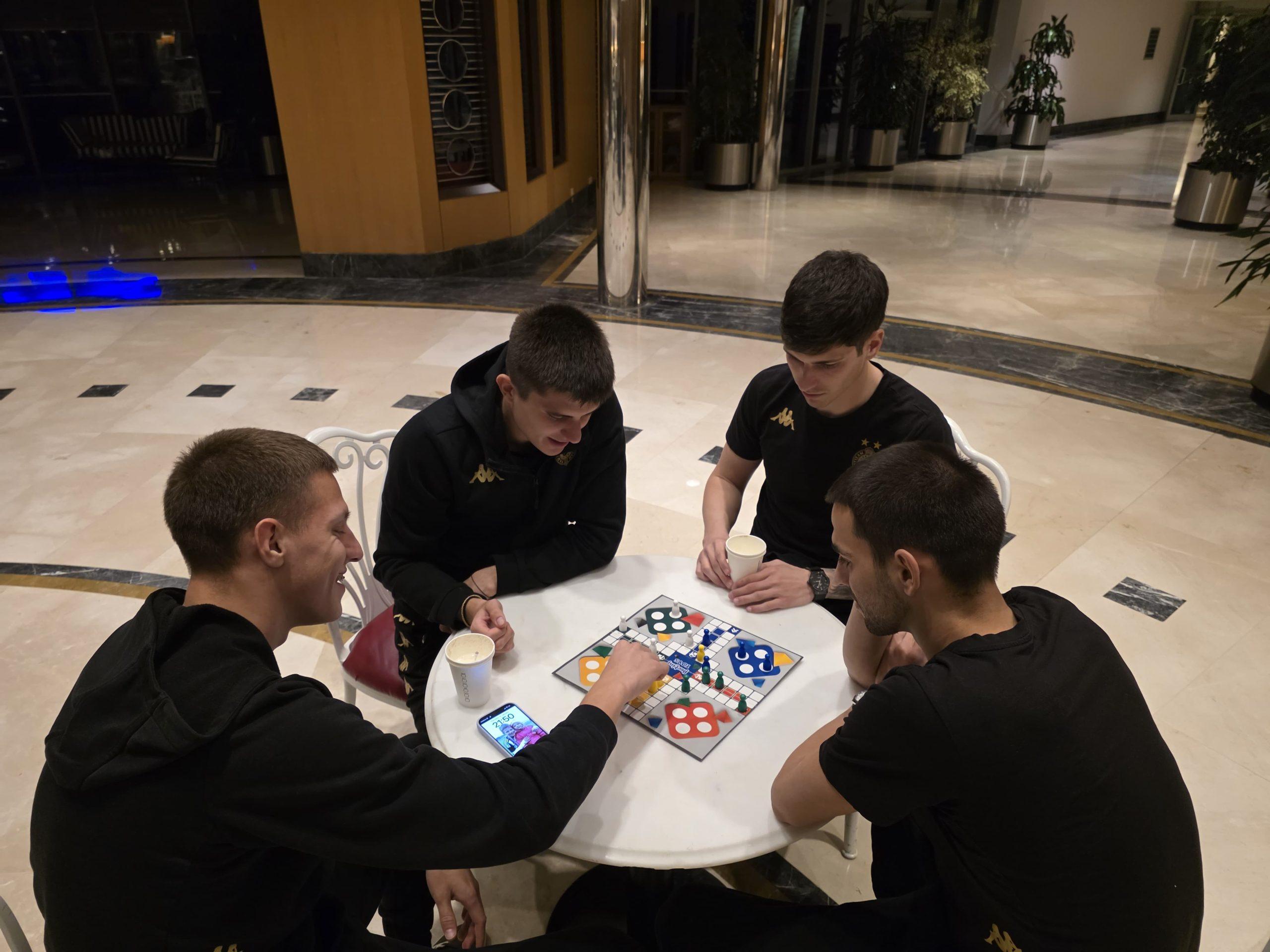 Velika borba na tabli „Čoveče, ne ljuti se“ – Milić i Ugrešić vode, Dragojević i Vukotić najavljuju preokret (FOTO)