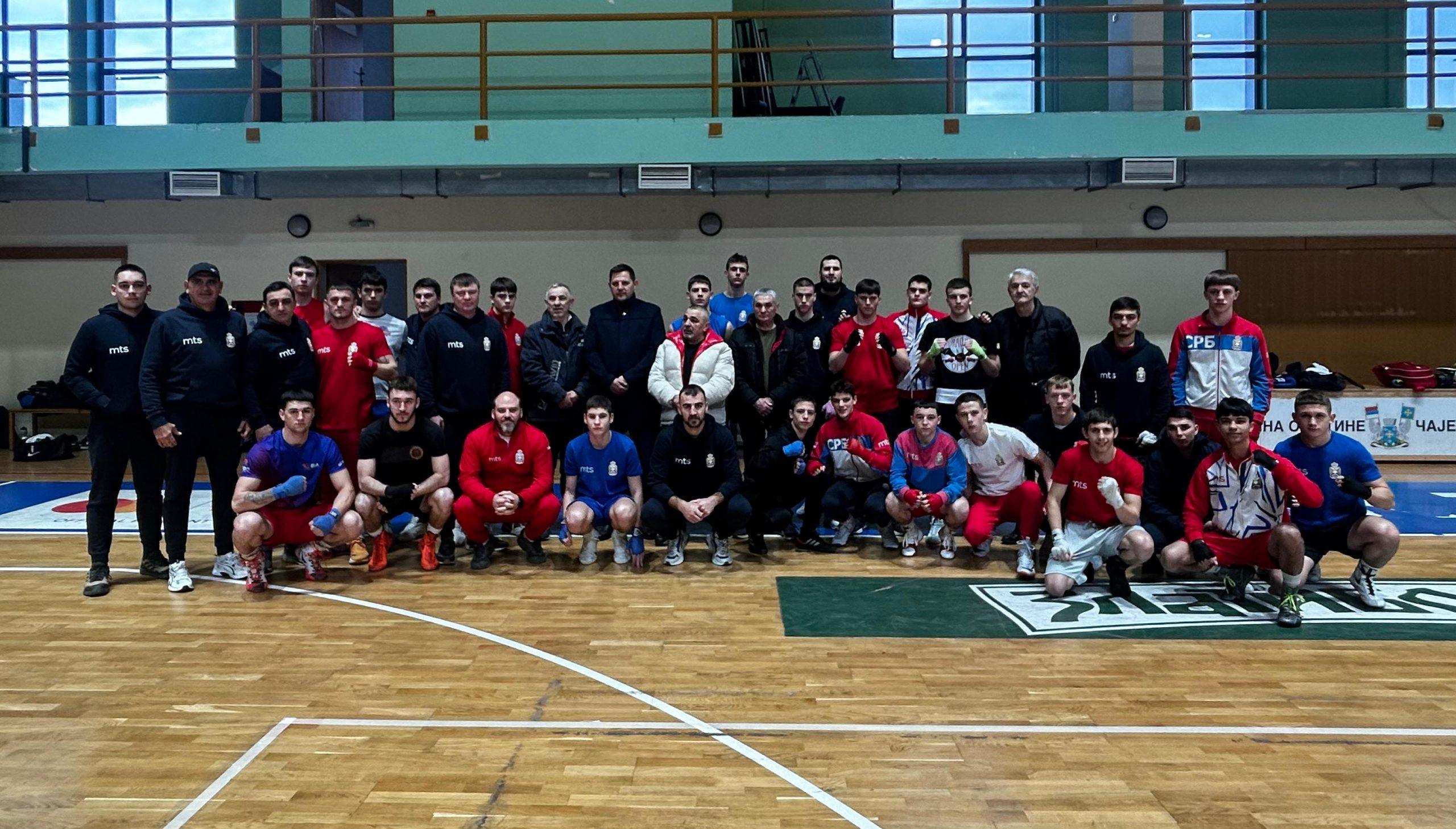 Radno na Zlatiboru: Bokserima Srbije ne smetaju ni kiša ni sneg!