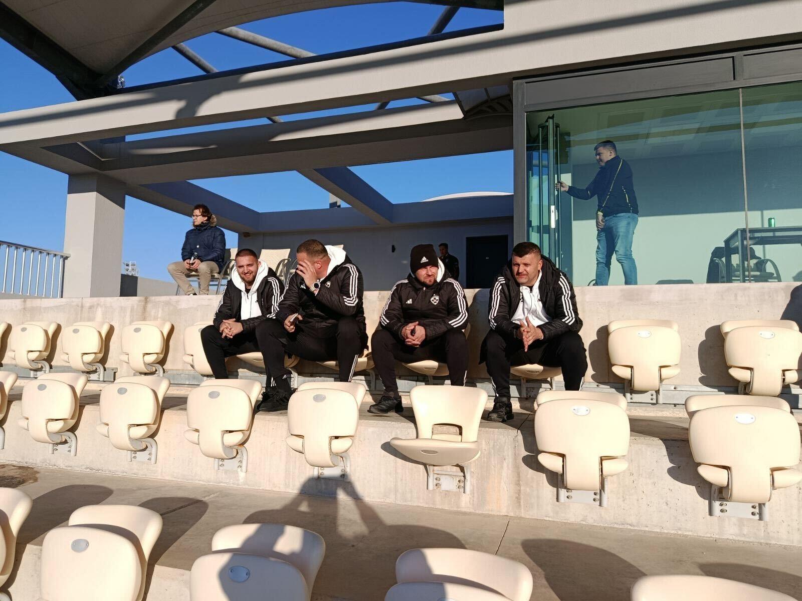 Feđa Dudić prati pripremnu utakmicu Partizana (Foto: MaxBet Sport)