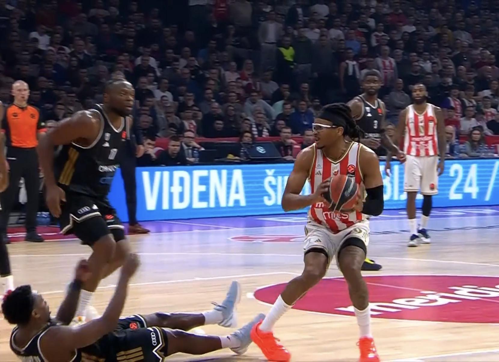 Ovaj detalj je svima promakao: Čima Moneke zamalo ozbiljno da se povredi (VIDEO)