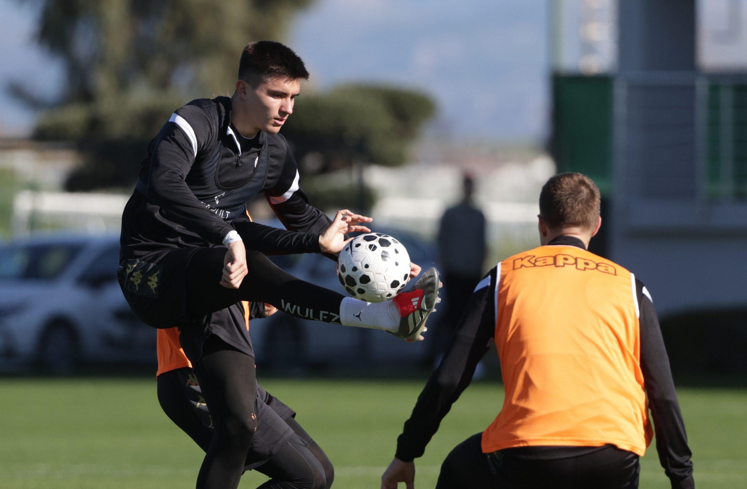 Skaut Čelsija na treningu Partizana (FOTO)