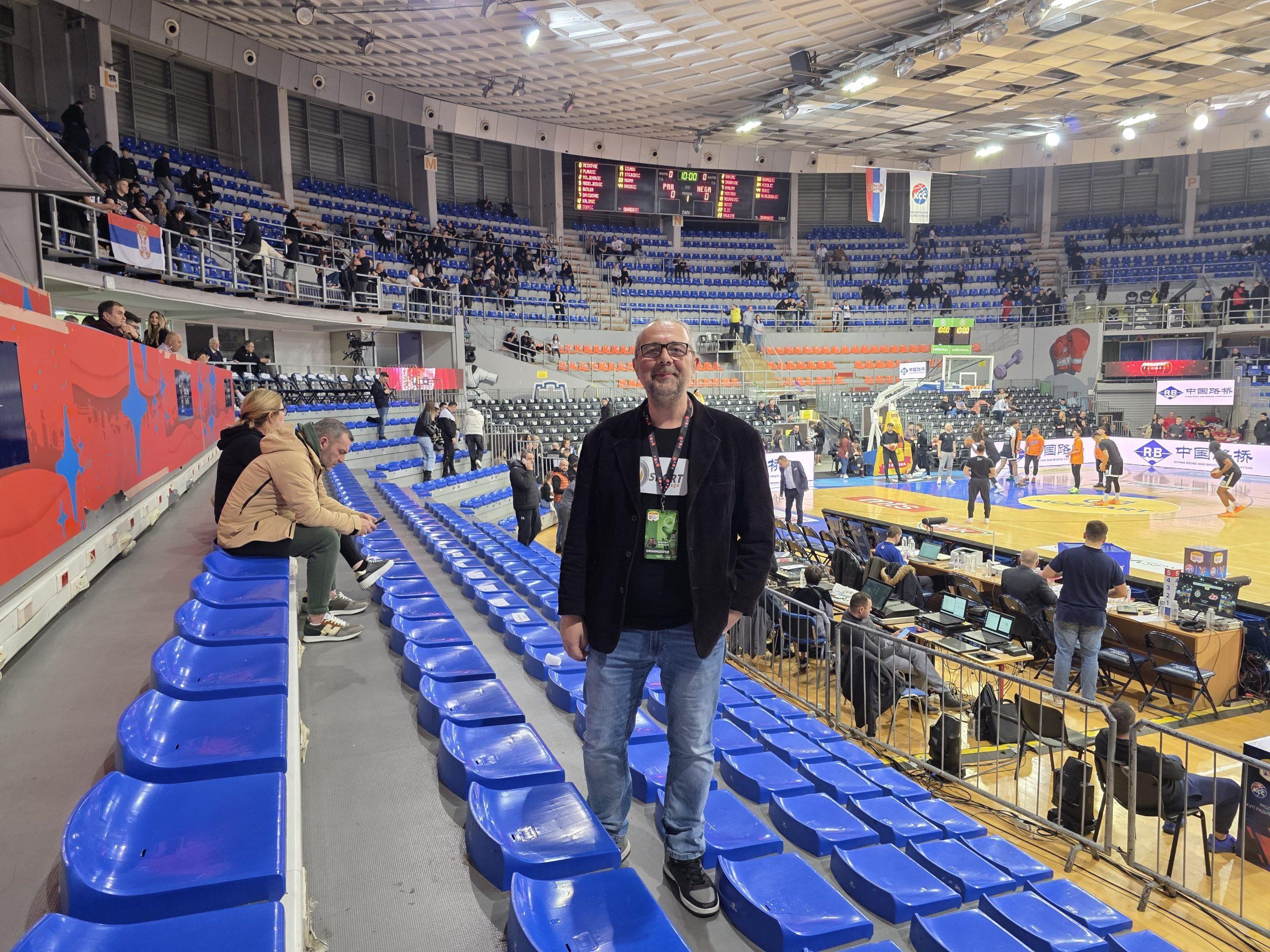 „Morao sam da se probijam do vođa navijača kroz grotlo hale“ – Kako izgleda Kup iz ugla čoveka koji drži sve konce u Čairu?