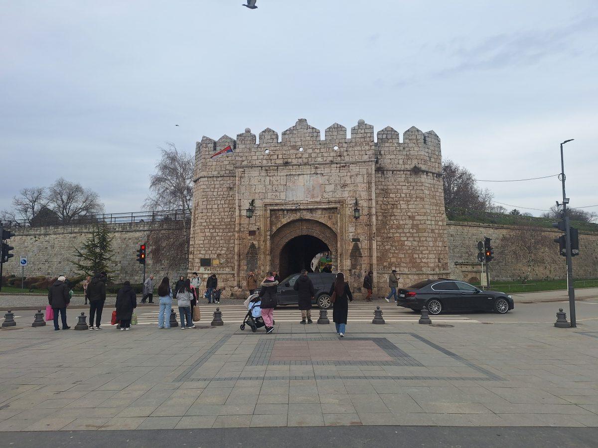 Niš još diše mirno – spektakl se tek sprema (FOTO)