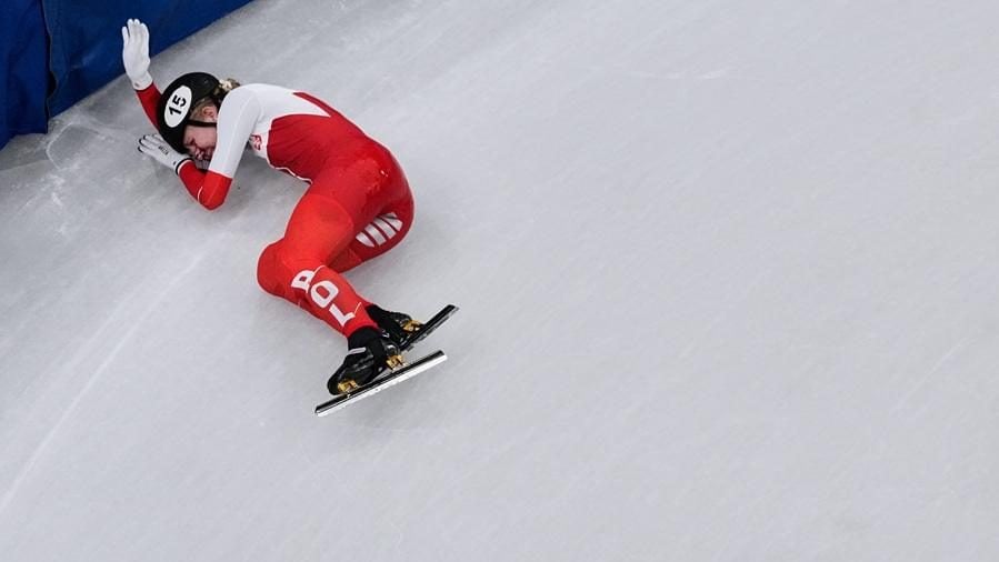 Poljska klizačica umalo ostala bez oka na Olimpijskim igrama (VIDEO)