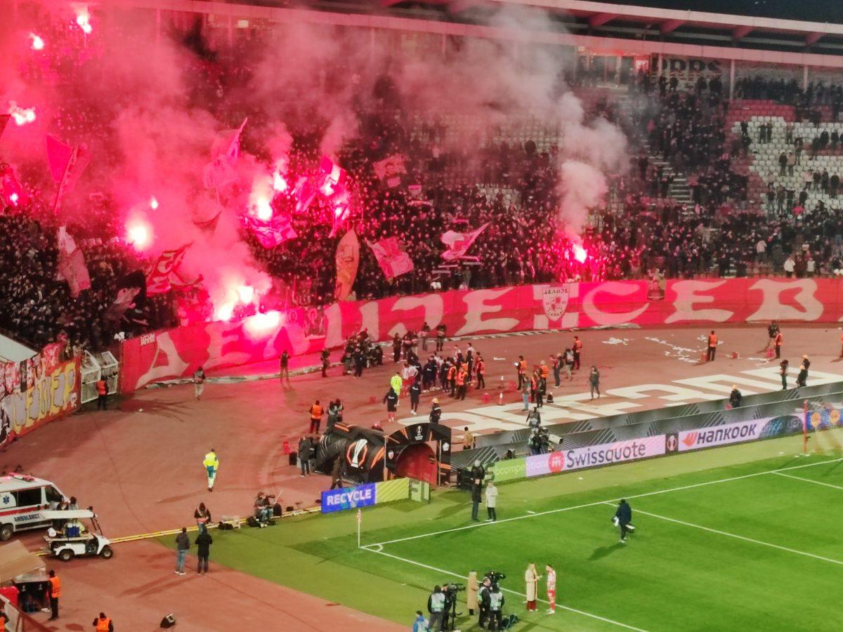 Evo kojom su pesmom „delije“ ispratile fudbalere Zvezde posle eliminacije iz Evrope (VIDEO)