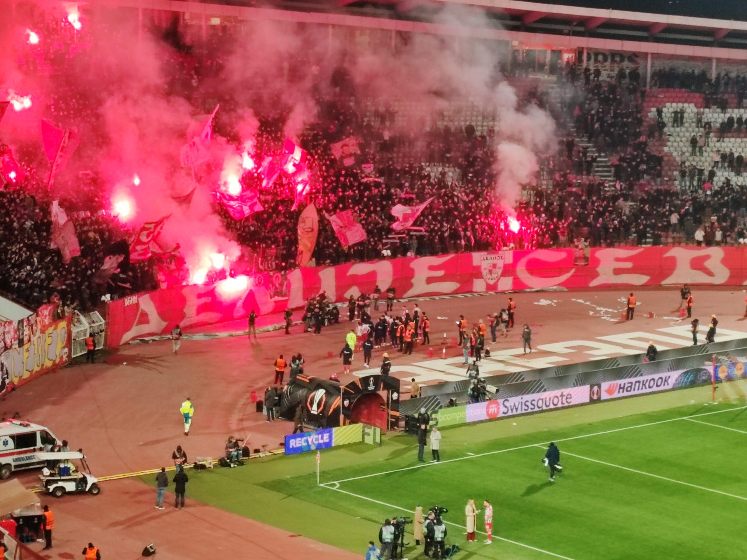 Evo kojom su pesmom „delije“ ispratile fudbalere Zvezde posle eliminacije iz Evrope (VIDEO)