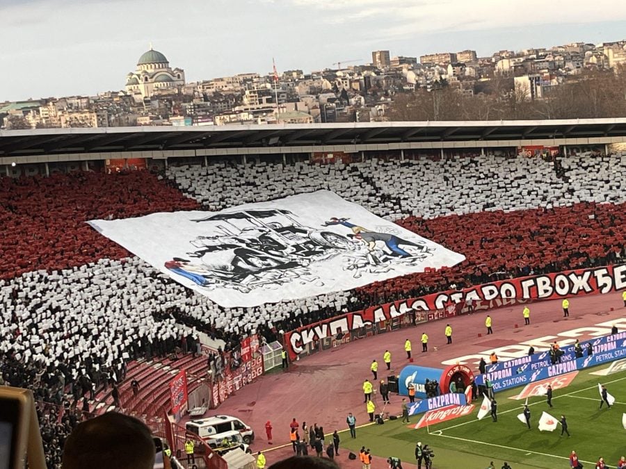 Koreografija Delija na večitom derbiju: Parni valjak i provokacija crno-belima (VIDEO)