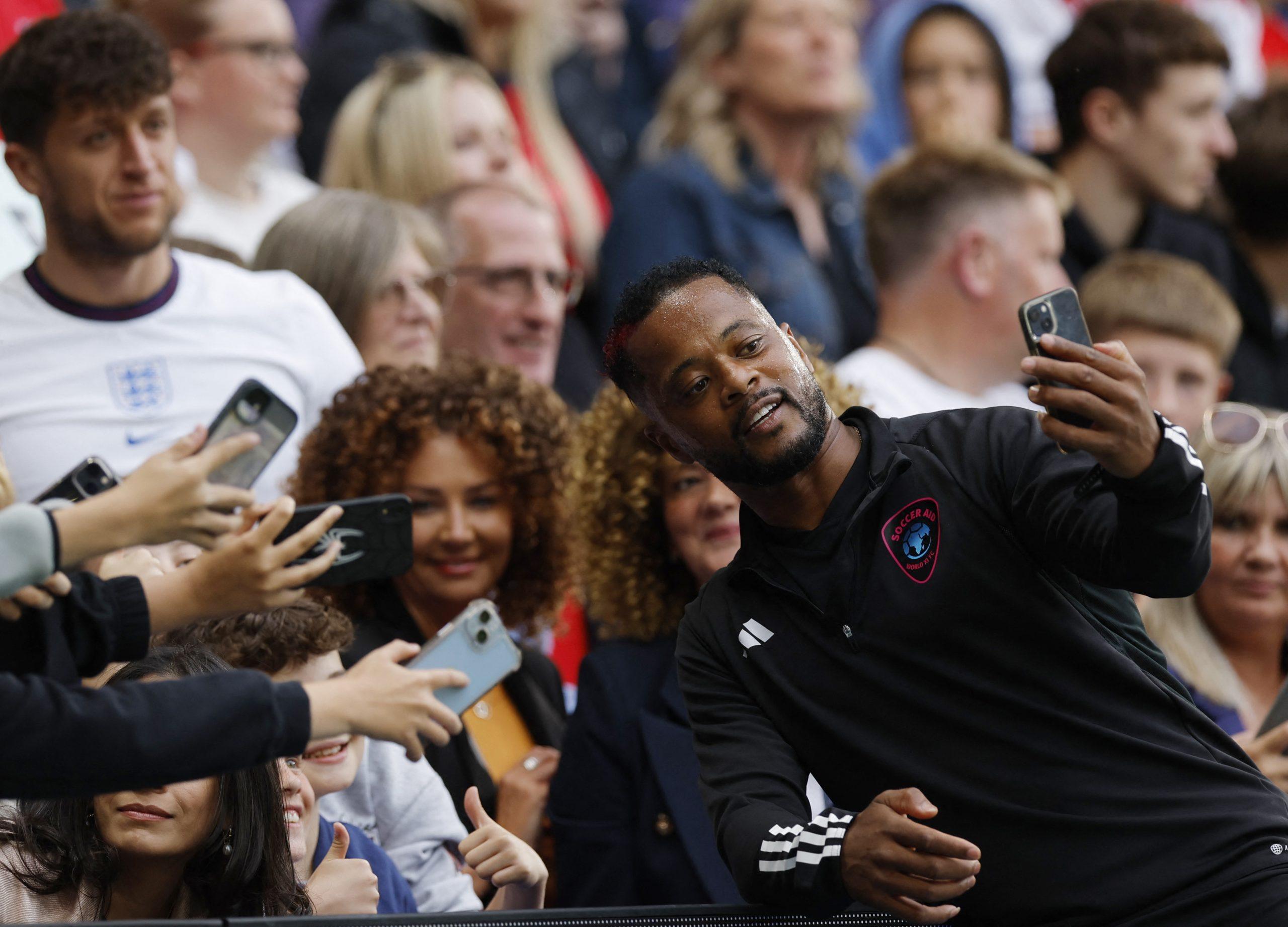 Evra o mlađim generacijama u fudbalu: Nekad bi te ošamarili kad im proturiš loptu kroz noge, a danas je ropstvo ako čistiš nekom kopačke