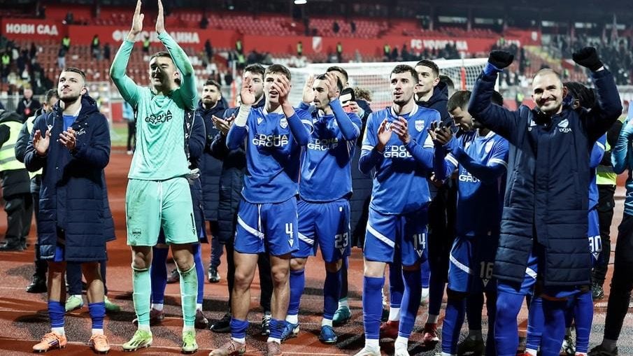 Fešta u Novom Pazaru: Navijači u sitne sate dočekali fudbalere posle pobede nad Vojvodinom (VIDEO)