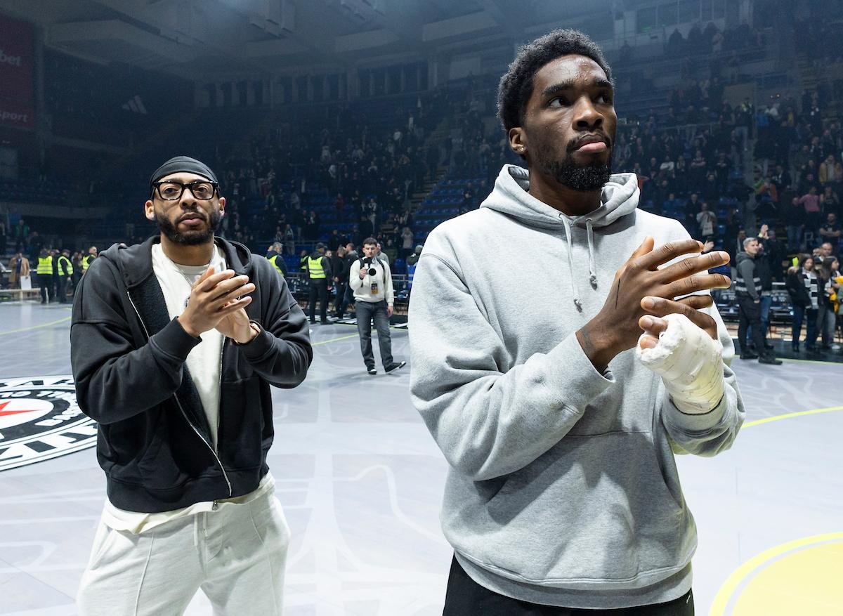 Košarkaši Partizana „zarobljeni“ pod projektilima u Dubaiju