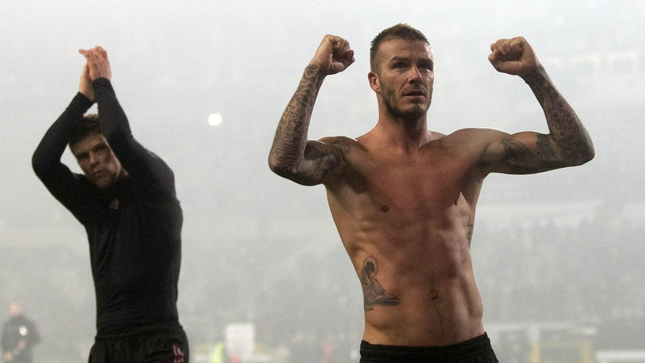 AC Milan i Off-White menjaju pravila navijanja kroz modu