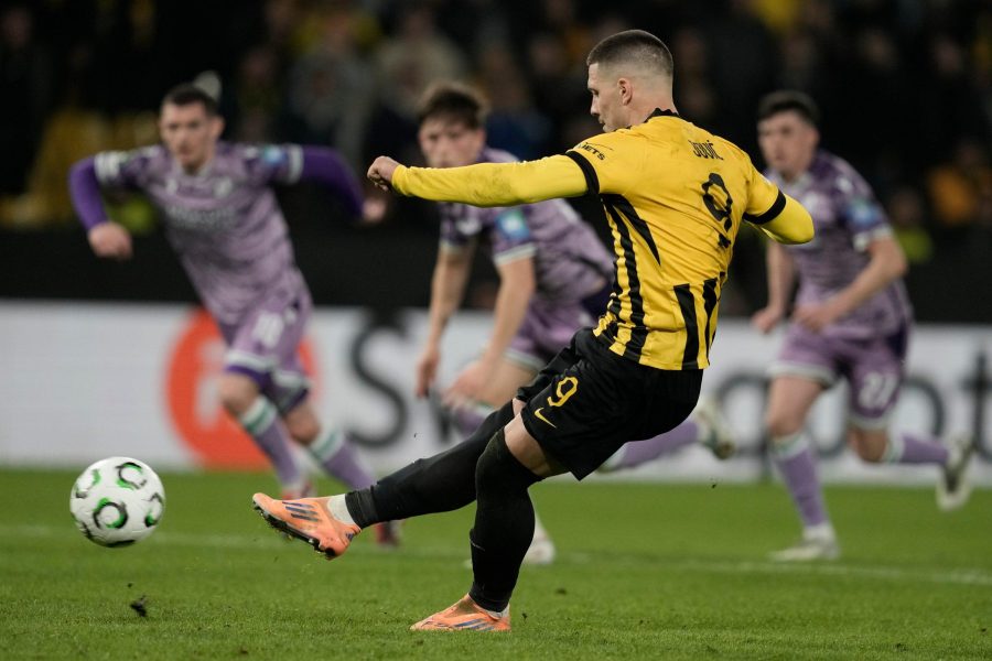 Jović promašio penal i posustao u trci za „zlatnu kopačku“ – Nikolić i AEK nisu stali na putu ka tituli (VIDEO)