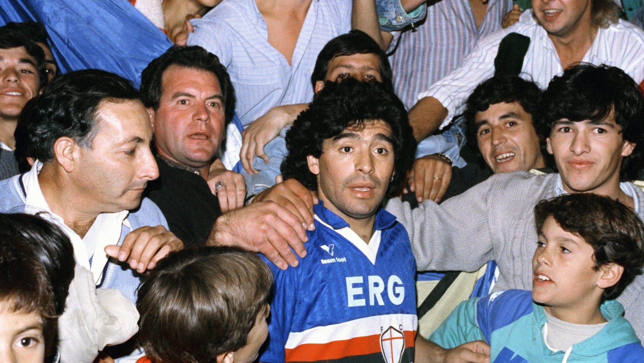 Zašto se svakog četvrtka ispred Maradonine kuće stvara red?