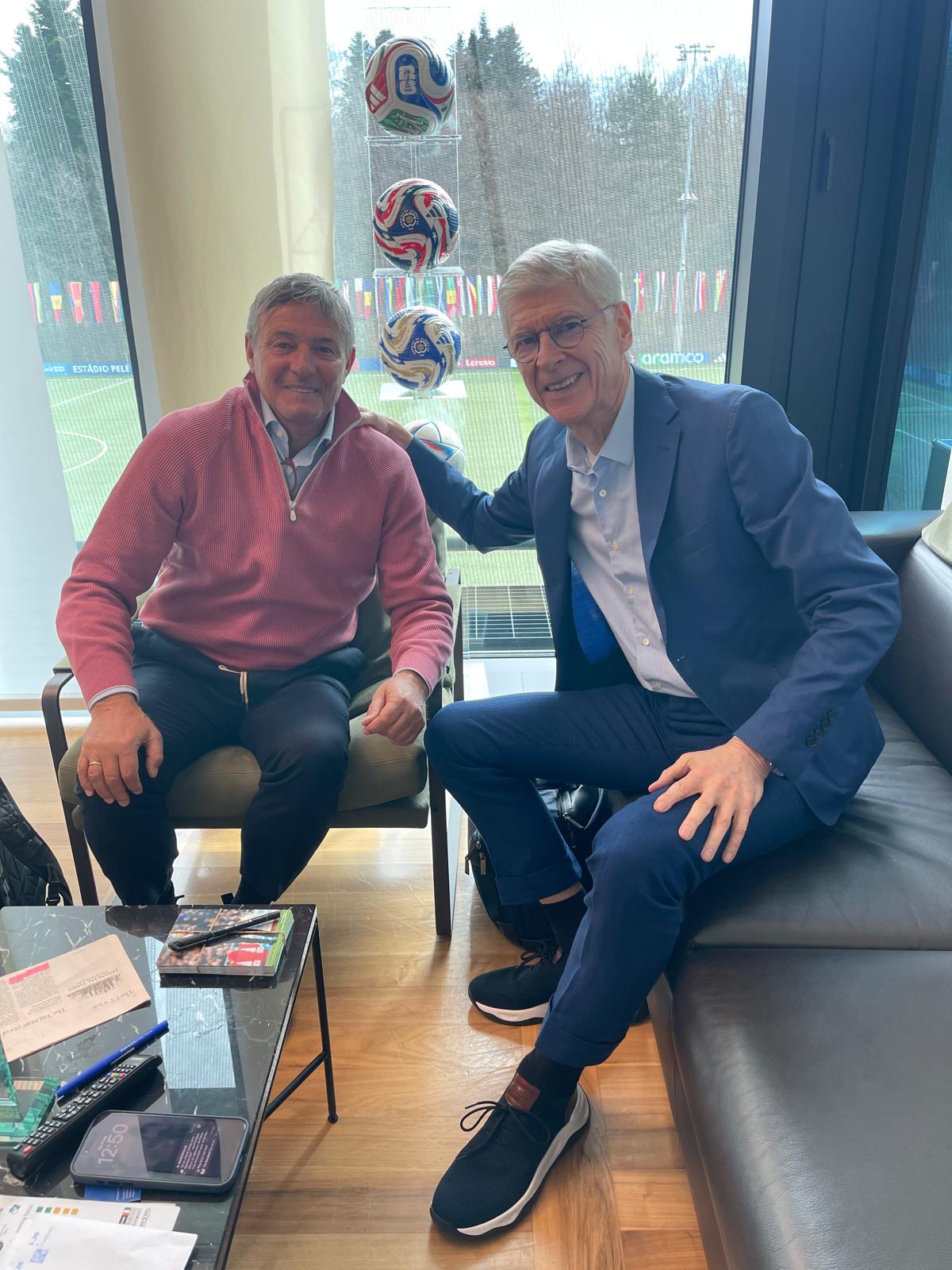 EKSKLUZIVNO Piksi gost Vengera i FIFA (FOTO)