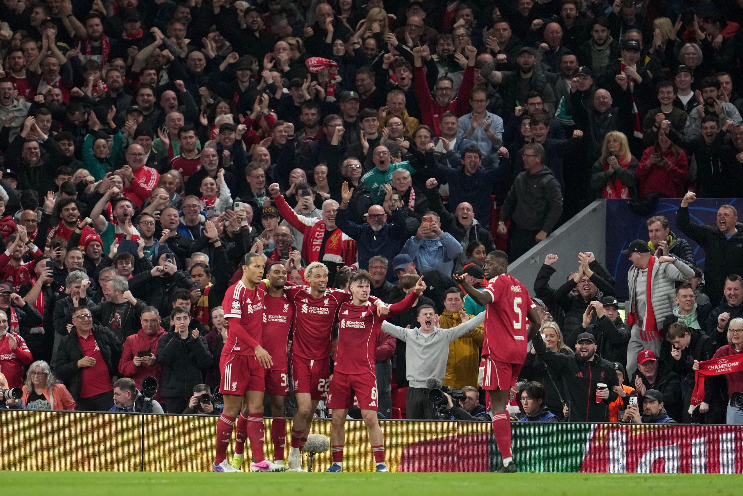 „Enfild“ u ritmu Bitlsa: Liverpul priredio koncert za pamćenje, Soboslaj, Virc i Salah odsvirali najlepšu simfoniju (VIDEO)