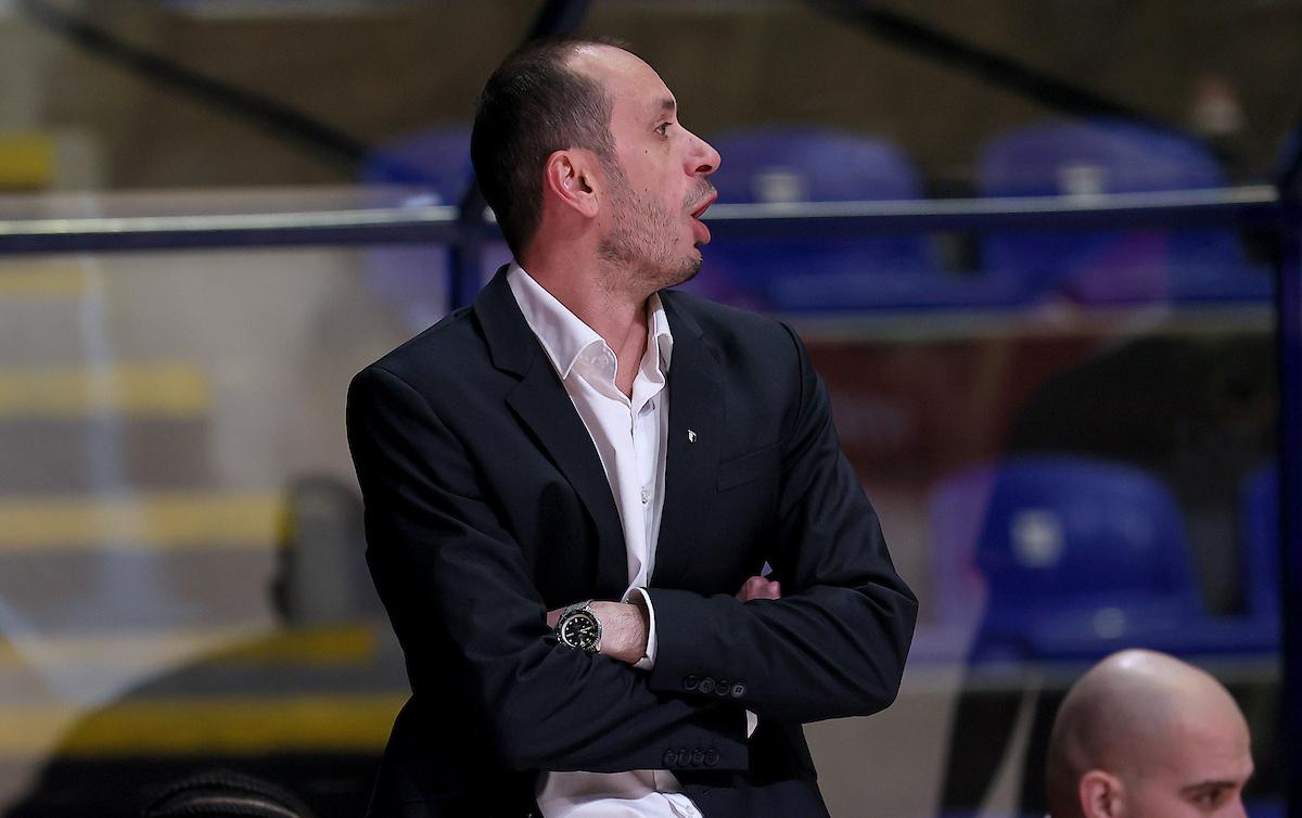 Trener Bosne: Naša četvorica gledaju, a igrač Partizana doleće sa 10 metara i hvata loptu