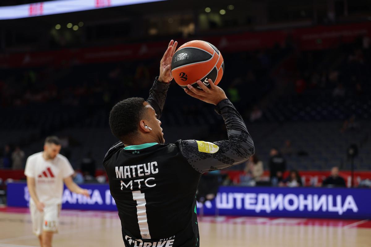 Jago pružio podršku Mateusu: Na zagrevanje izašao u dresu sunarodnika (VIDEO)