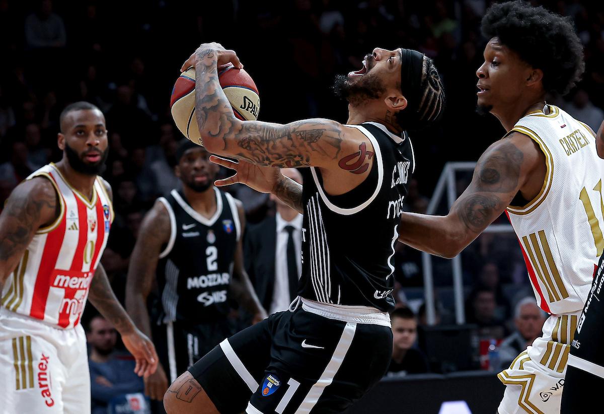 Slika sa početka derbija ne uliva nadu! Treba li da brinemo za budućnost srpske košarke?