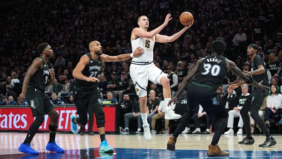 Denver pred ispadanjem! Jokiću pao mrak u završnici, pa nasrnuo na rivala (VIDEO)