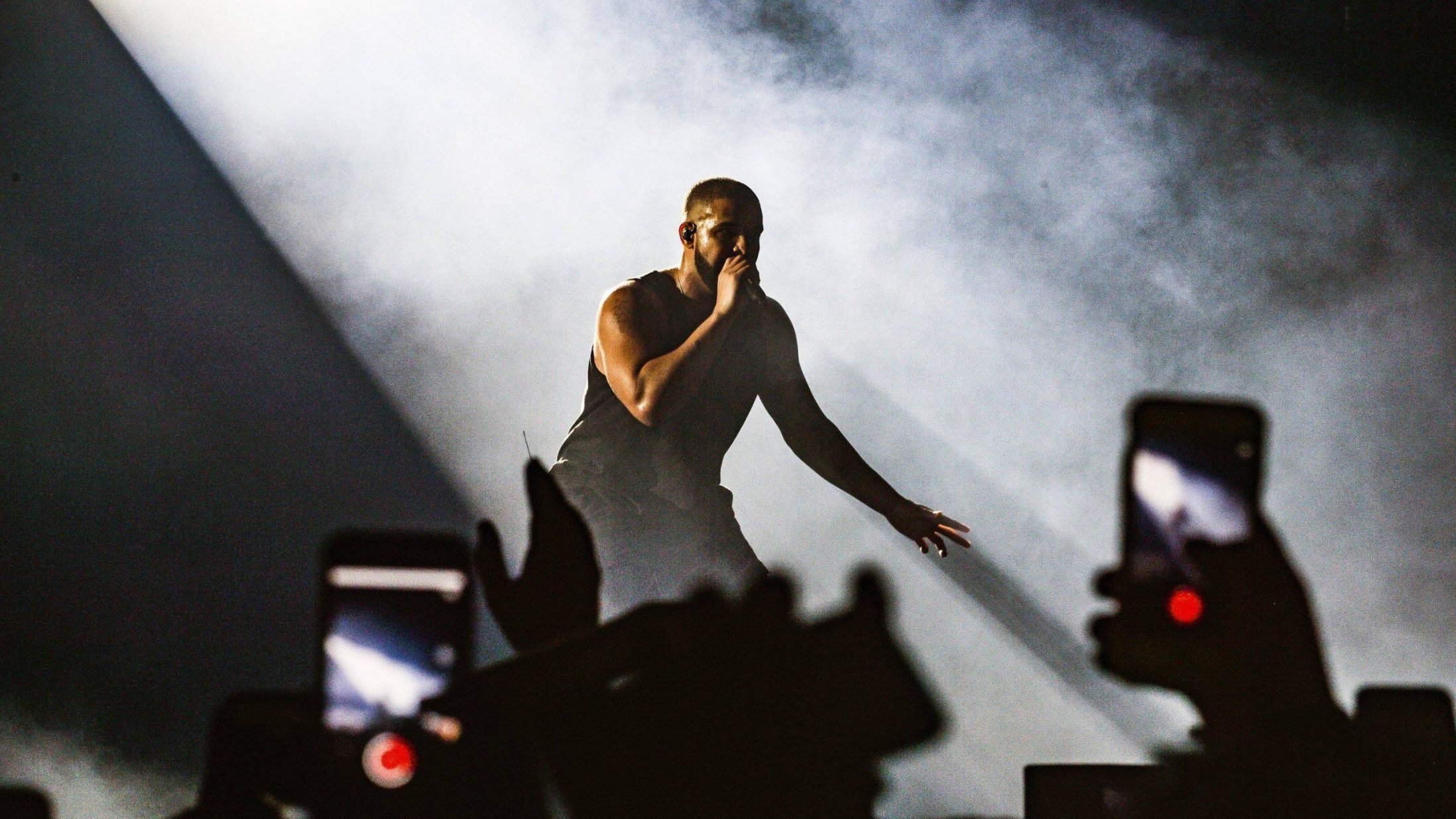 Viralni potez godine? Drejk zaledio prvi red na utakmici Reptorsa