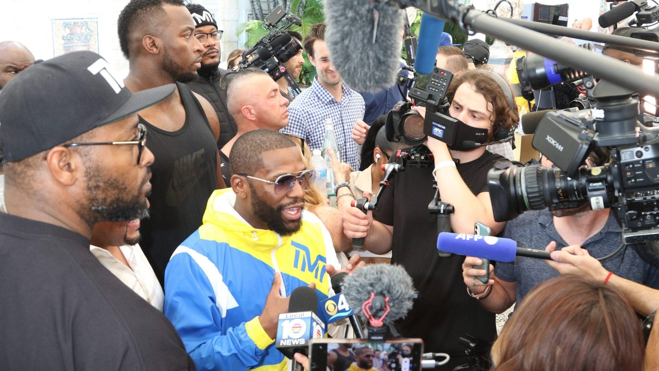 Imperija Flojda Mejvedera se ruši? Dugovi i tužbe se gomilaju