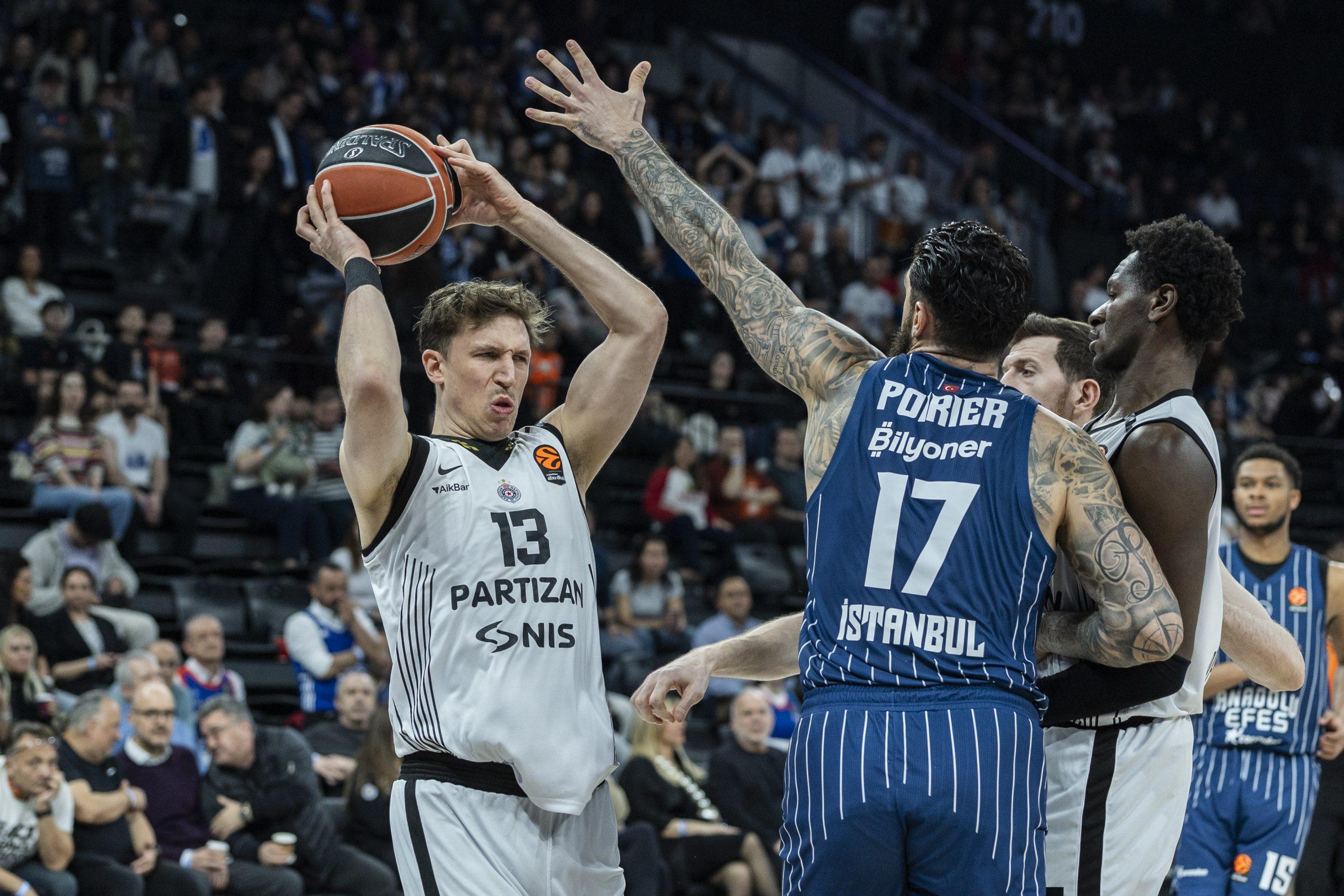 🔴 LIVE Anadolu Efes – Partizan: (4/4) Efes se potpuno vratio, Partizan mora da se probudi
