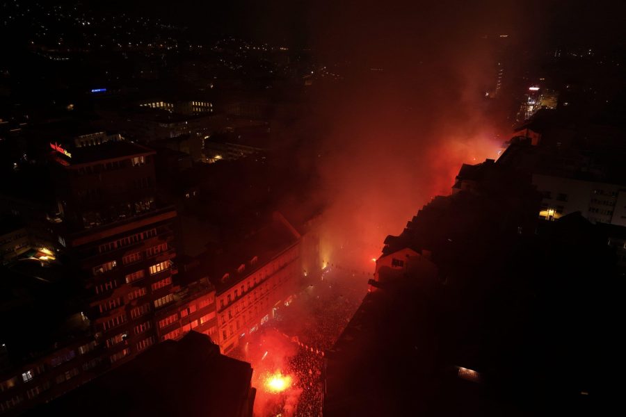 Bošnjaci nisu spavali: Gorelo je širom BiH, ali i u Novom Pazaru (VIDEO)