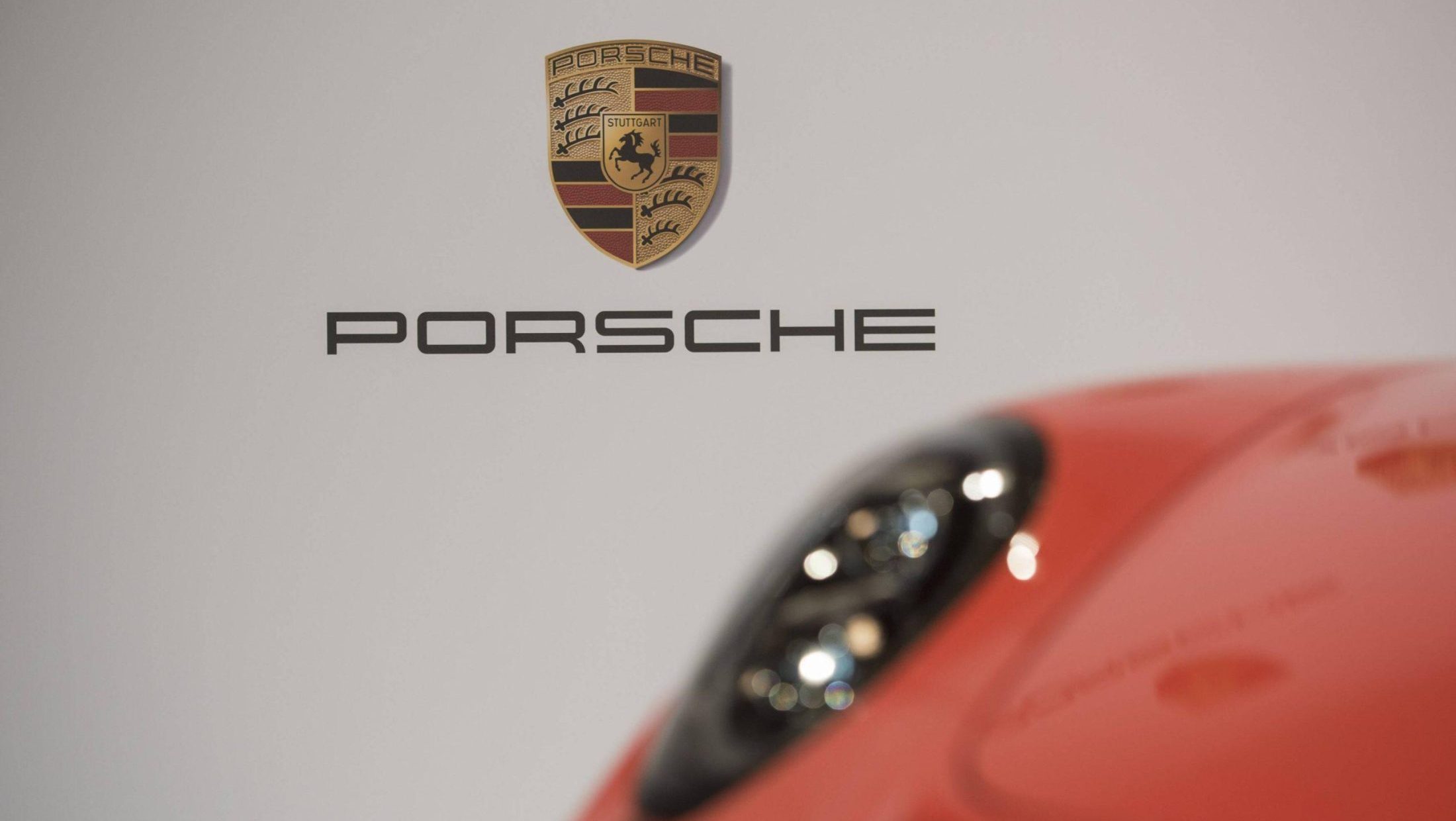 Ljubičasti 911? Nova boja Poršea podelila internet