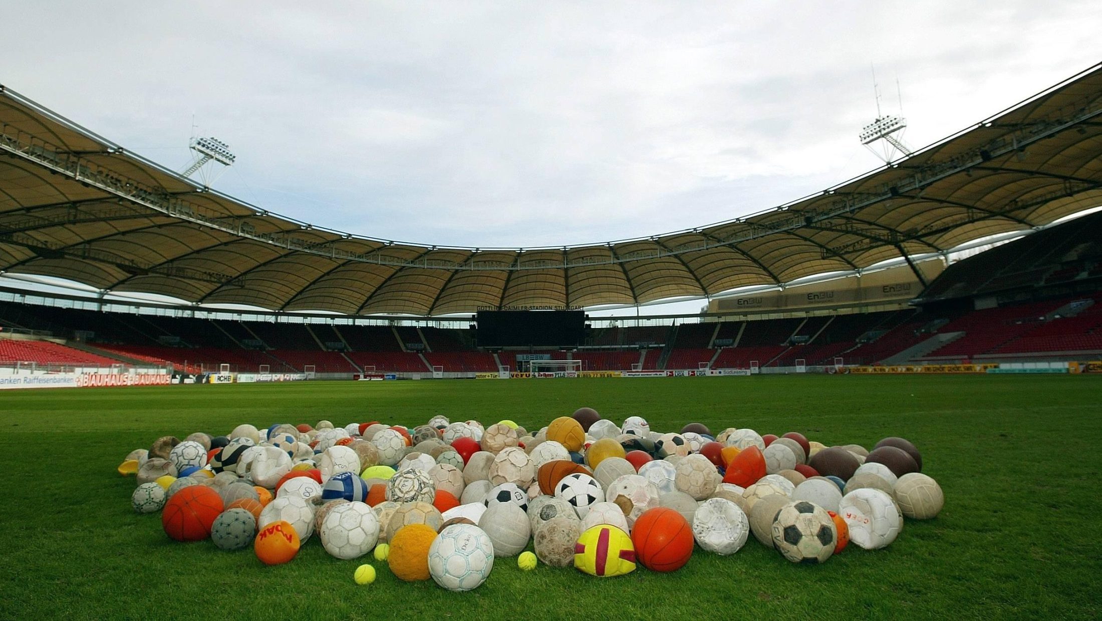 Kako pametne lopte menjaju fudbal i košarku?
