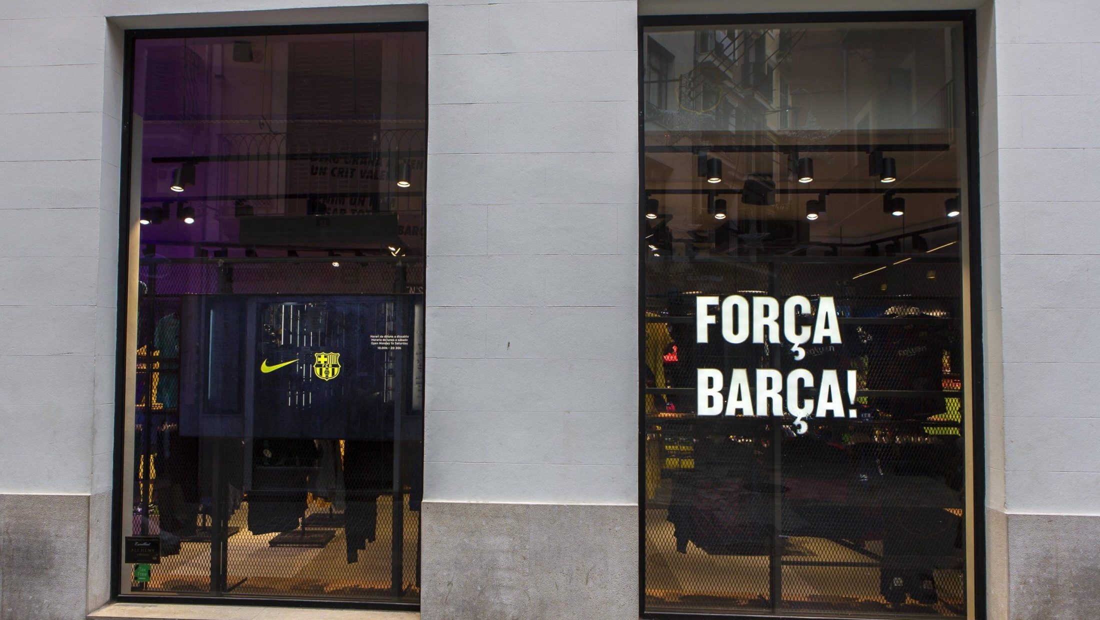 Korak od Sagrade: Ušli smo u zvanični butik FK Barselona