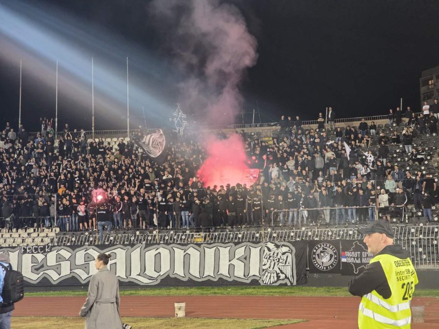 „Pucale“ bubne opne: Pogledajte bakljadu i vatromet „grobara“ (VIDEO)