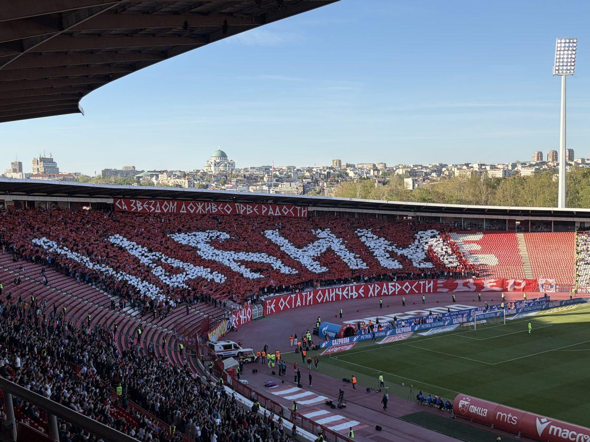 Sjajna koreografija Delija na početku derbija: Navijači nisu zaboravili Jaćima! (VIDEO)