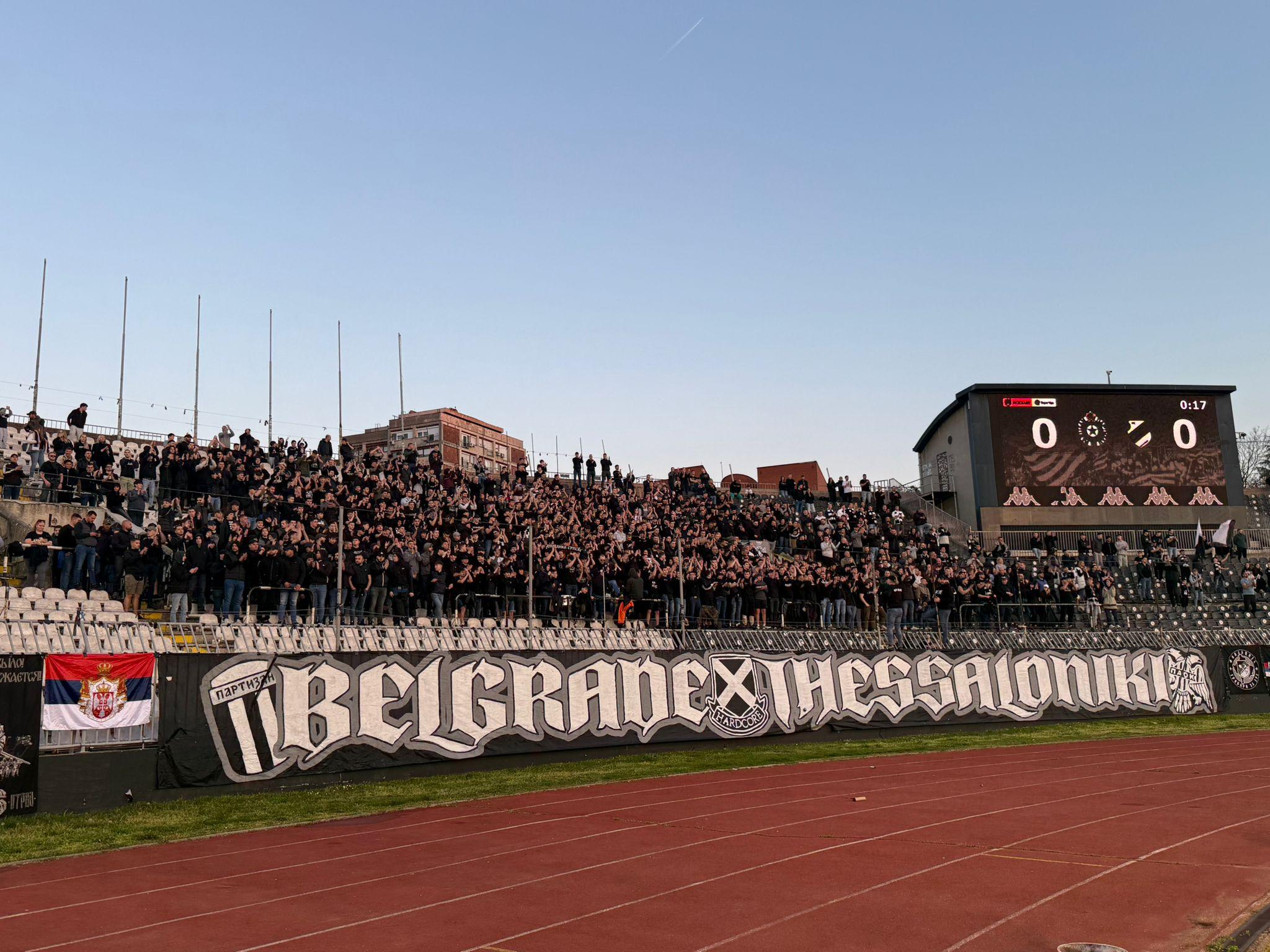 Evo šta znači poruka na grčkom na majicama igrača Partizana (VIDEO)