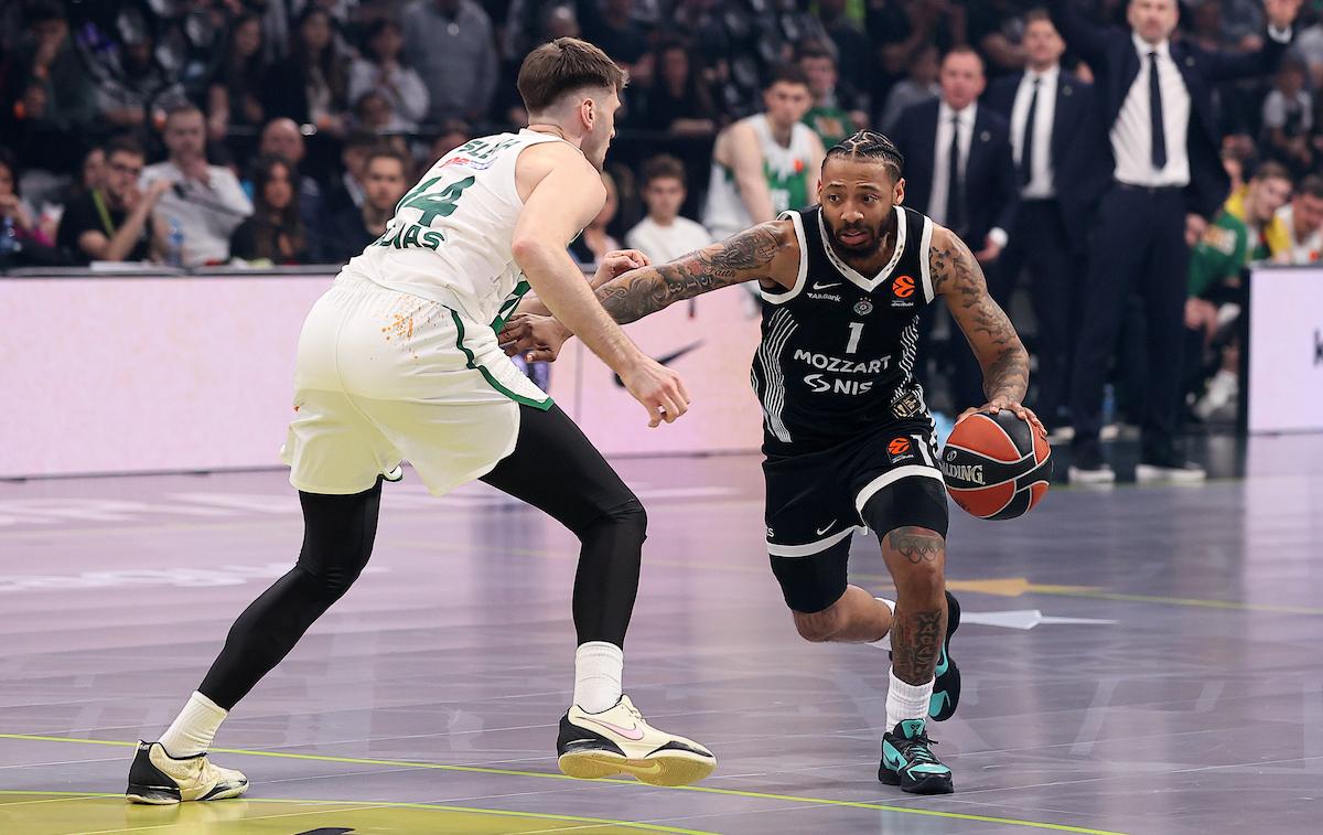 „Grobarima“ pao kamen sa srca: Karlik Džons zvanično produžio ugovor sa Partizanom!