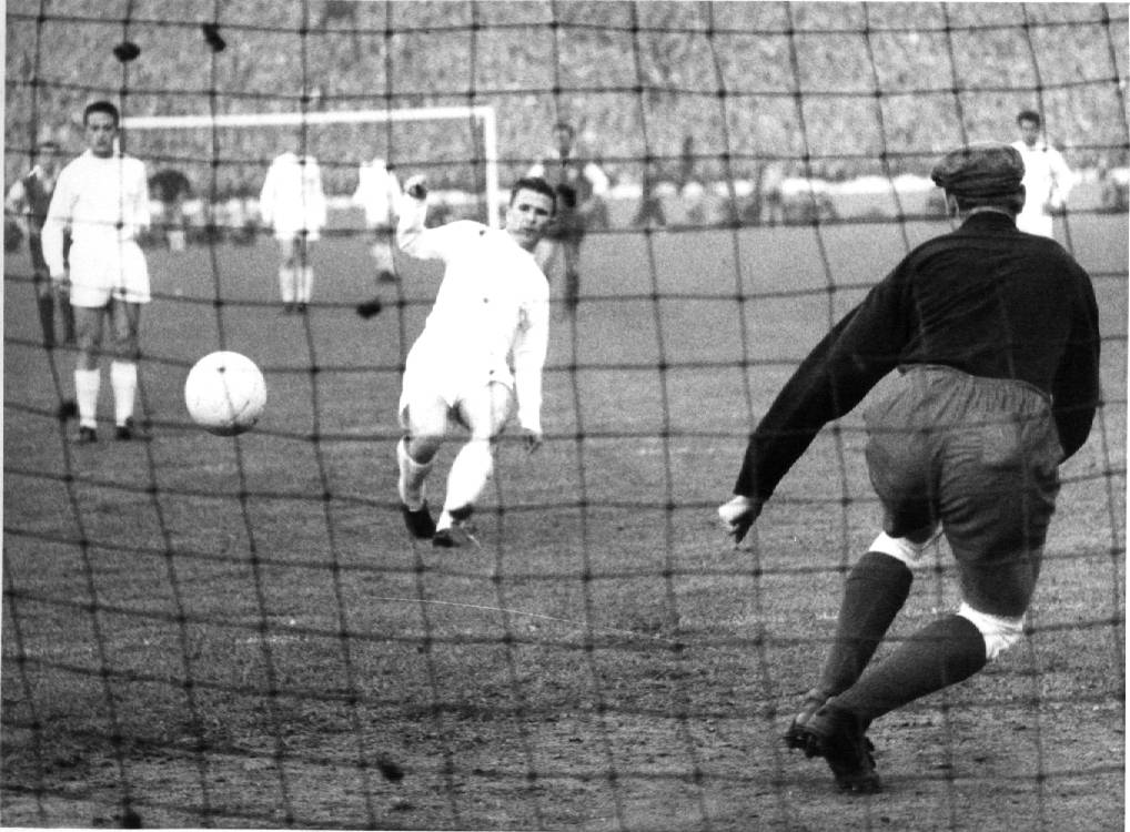 Kakav, bre, penal? Pogledajte kako je sudija častio Real pre 66 godina (VIDEO)