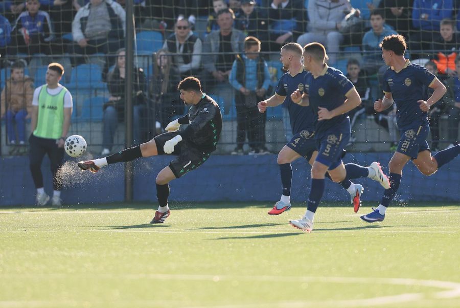 Komična situacija u Surdulici: Pogledajte autogol Crvene zvezde, greška Elšnika i prva Mateusa (VIDEO)