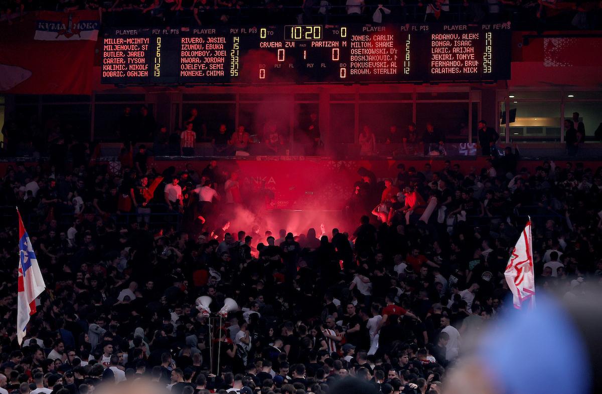 Incident u Areni: Pogledajte sukob „Delija“ i policije (VIDEO)